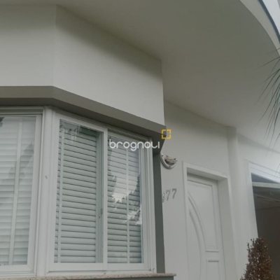 Casa com 239m², 3 quartos (sendo 1 suíte), 2 garagens, no bairro Pedra Branca em Palhoça