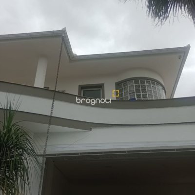 Casa com 239m², 3 quartos (sendo 1 suíte), 2 garagens, no bairro Pedra Branca em Palhoça