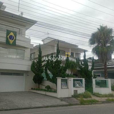 Casa com 239m², 3 quartos (sendo 1 suíte), 2 garagens, no bairro Pedra Branca em Palhoça