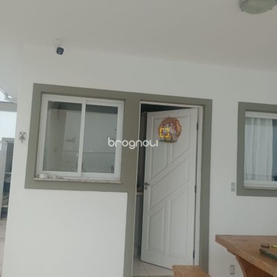 Casa com 239m², 3 quartos (sendo 1 suíte), 2 garagens, no bairro Pedra Branca em Palhoça