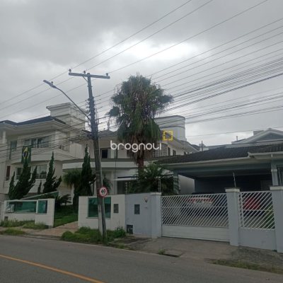 Casa com 239m², 3 quartos (sendo 1 suíte), 2 garagens, no bairro Pedra Branca em Palhoça