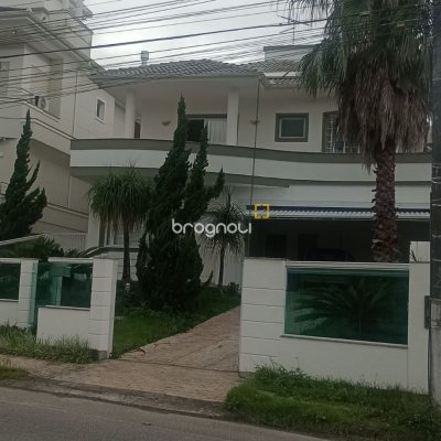 Casa com 239m², 3 quartos (sendo 1 suíte), 2 garagens, no bairro Pedra Branca em Palhoça