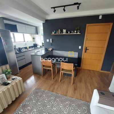 Apartamento com 64m², 2 quartos (sendo 1 suíte), 2 garagens, no bairro Agronômica em Florianópolis