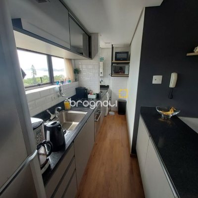 Apartamento com 64m², 2 quartos (sendo 1 suíte), 2 garagens, no bairro Agronômica em Florianópolis