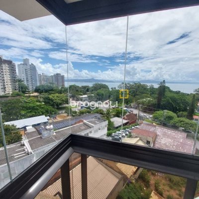 Apartamento com 64m², 2 quartos (sendo 1 suíte), 2 garagens, no bairro Agronômica em Florianópolis