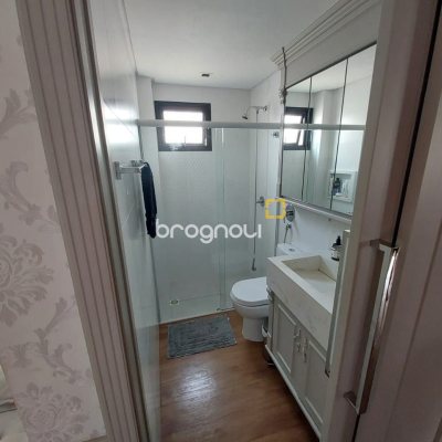 Apartamento com 64m², 2 quartos (sendo 1 suíte), 2 garagens, no bairro Agronômica em Florianópolis