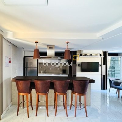 Apartamento com 64m², 2 quartos (sendo 1 suíte), 2 garagens, no bairro Agronômica em Florianópolis