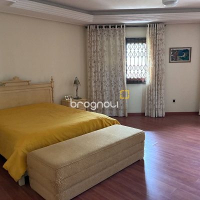 Casa com 640m², 5 quartos (sendo 5 suítes), 4 garagens, no bairro Itacorubi em Florianópolis