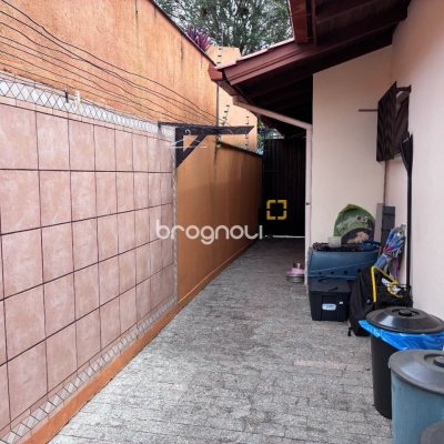 Casa com 640m², 5 quartos (sendo 5 suítes), 4 garagens, no bairro Itacorubi em Florianópolis