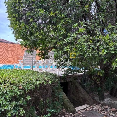 Casa com 640m², 5 quartos (sendo 5 suítes), 4 garagens, no bairro Itacorubi em Florianópolis