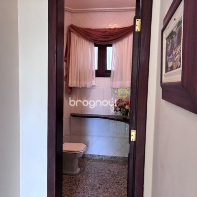 Casa com 640m², 5 quartos (sendo 5 suítes), 4 garagens, no bairro Itacorubi em Florianópolis
