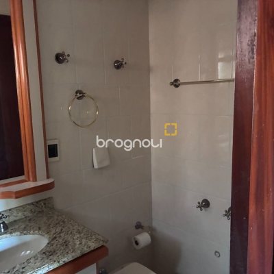 Casa com 640m², 5 quartos (sendo 5 suítes), 4 garagens, no bairro Itacorubi em Florianópolis
