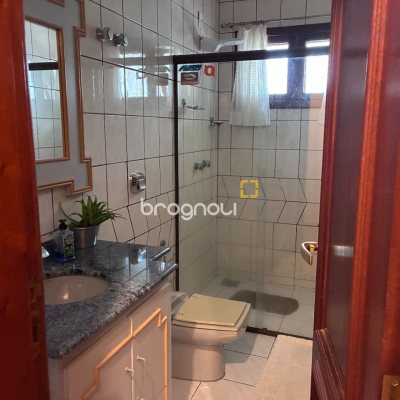 Casa com 640m², 5 quartos (sendo 5 suítes), 4 garagens, no bairro Itacorubi em Florianópolis