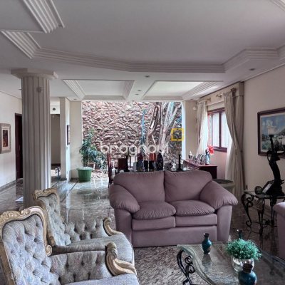 Casa com 640m², 5 quartos (sendo 5 suítes), 4 garagens, no bairro Itacorubi em Florianópolis