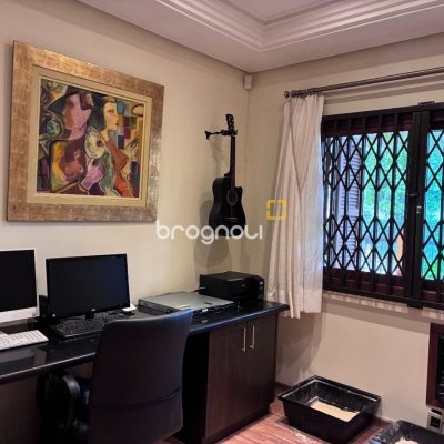 Casa com 640m², 5 quartos (sendo 5 suítes), 4 garagens, no bairro Itacorubi em Florianópolis