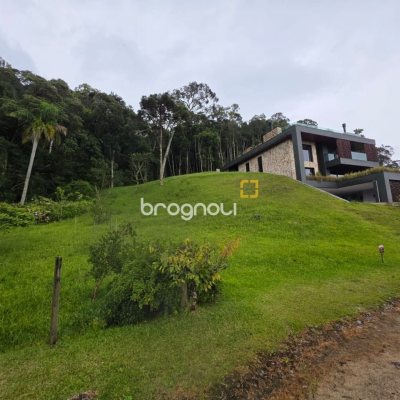Terreno com 1011m², no bairro Invernadinha em Rancho Queimado