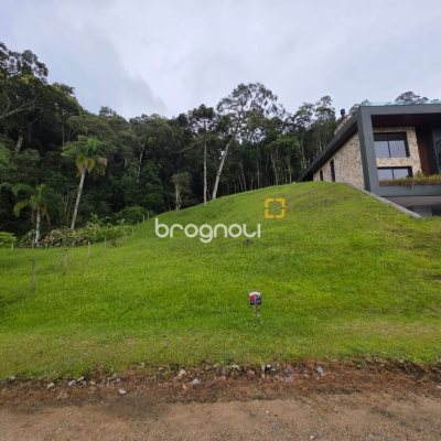 Terreno com 1011m², no bairro Invernadinha em Rancho Queimado