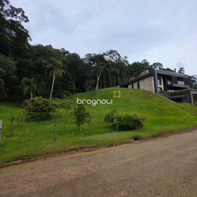 Terreno com 1011m², no bairro Invernadinha em Rancho Queimado