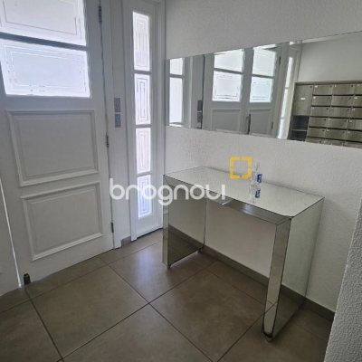 Apartamento com 69m², 2 quartos, 1 garagem, no bairro Kobrasol em São José