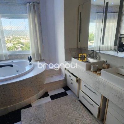 Casa com 409m², 4 quartos (sendo 4 suítes), 4 garagens, no bairro Carvoeira em Florianópolis