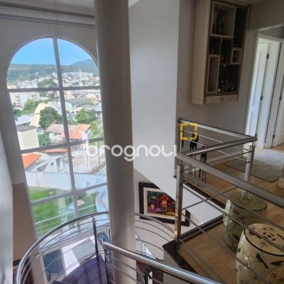Casa com 409m², 4 quartos (sendo 4 suítes), 4 garagens, no bairro Carvoeira em Florianópolis