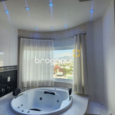 Casa com 409m², 4 quartos (sendo 4 suítes), 4 garagens, no bairro Carvoeira em Florianópolis