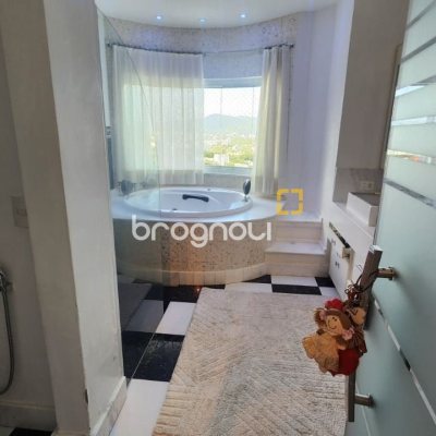 Casa com 409m², 4 quartos (sendo 4 suítes), 4 garagens, no bairro Carvoeira em Florianópolis