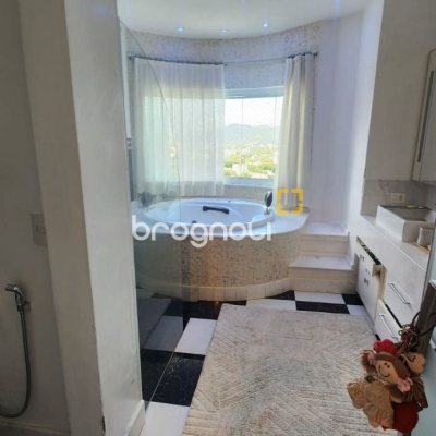 Casa com 409m², 4 quartos (sendo 4 suítes), 4 garagens, no bairro Carvoeira em Florianópolis