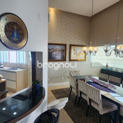 Casa com 409m², 4 quartos (sendo 4 suítes), 4 garagens, no bairro Carvoeira em Florianópolis