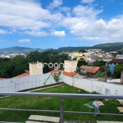 Casa com 409m², 4 quartos (sendo 4 suítes), 4 garagens, no bairro Carvoeira em Florianópolis