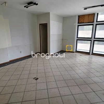 Sala com 32m², no bairro Centro em Florianópolis