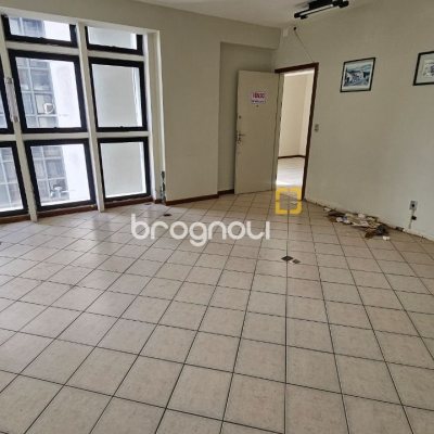 Sala com 32m², no bairro Centro em Florianópolis