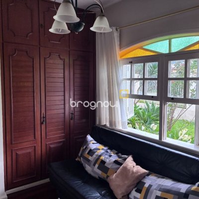 Casa com 240m², 3 quartos (sendo 1 suíte), 2 garagens, no bairro Córrego Grande em Florianópolis
