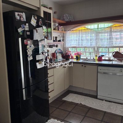 Casa com 240m², 3 quartos (sendo 1 suíte), 2 garagens, no bairro Córrego Grande em Florianópolis