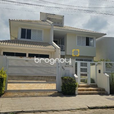 Casa com 339m², 3 quartos (sendo 3 suítes), 3 garagens, no bairro Santa Mônica em Florianópolis
