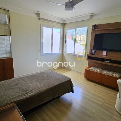 Casa com 339m², 3 quartos (sendo 3 suítes), 3 garagens, no bairro Santa Mônica em Florianópolis