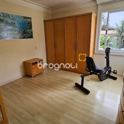 Casa com 339m², 3 quartos (sendo 3 suítes), 3 garagens, no bairro Santa Mônica em Florianópolis