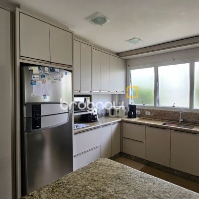 Casa com 339m², 3 quartos (sendo 3 suítes), 3 garagens, no bairro Santa Mônica em Florianópolis