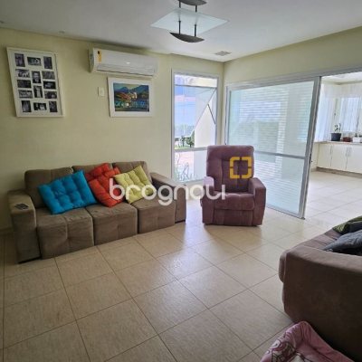 Casa com 339m², 3 quartos (sendo 3 suítes), 3 garagens, no bairro Santa Mônica em Florianópolis