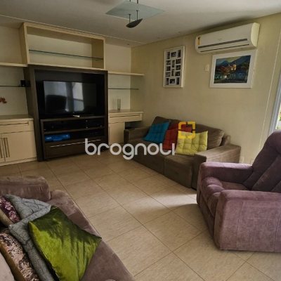Casa com 339m², 3 quartos (sendo 3 suítes), 3 garagens, no bairro Santa Mônica em Florianópolis