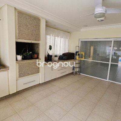 Casa com 339m², 3 quartos (sendo 3 suítes), 3 garagens, no bairro Santa Mônica em Florianópolis