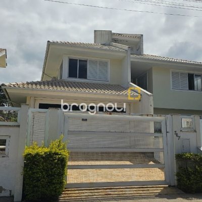Casa com 339m², 3 quartos (sendo 3 suítes), 3 garagens, no bairro Santa Mônica em Florianópolis