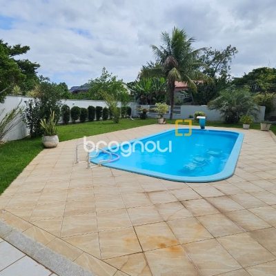 Casa com 339m², 3 quartos (sendo 3 suítes), 3 garagens, no bairro Santa Mônica em Florianópolis