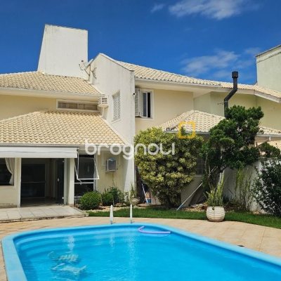 Casa com 339m², 3 quartos (sendo 3 suítes), 3 garagens, no bairro Santa Mônica em Florianópolis