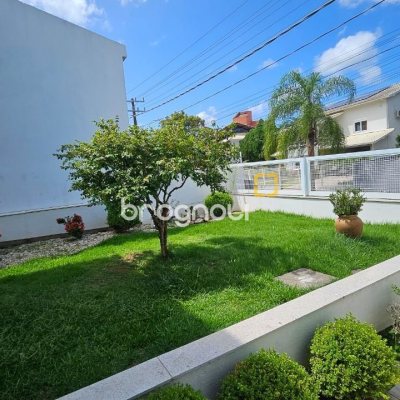 Casa com 339m², 3 quartos (sendo 3 suítes), 3 garagens, no bairro Santa Mônica em Florianópolis