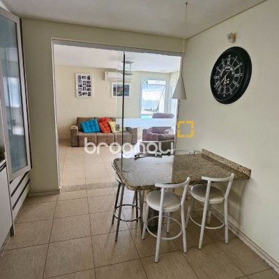Casa com 339m², 3 quartos (sendo 3 suítes), 3 garagens, no bairro Santa Mônica em Florianópolis