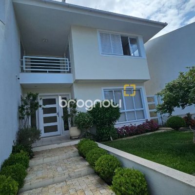 Casa com 339m², 3 quartos (sendo 3 suítes), 3 garagens, no bairro Santa Mônica em Florianópolis