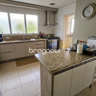 Casa com 339m², 3 quartos (sendo 3 suítes), 3 garagens, no bairro Santa Mônica em Florianópolis