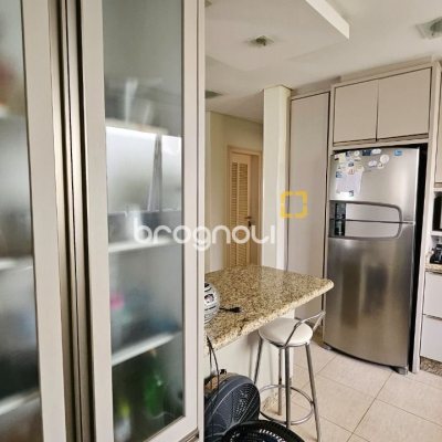 Casa com 339m², 3 quartos (sendo 3 suítes), 3 garagens, no bairro Santa Mônica em Florianópolis