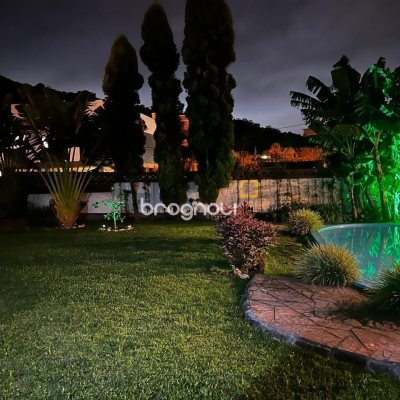 Casa com 200m², 3 quartos (sendo 1 suíte), 4 garagens, no bairro Cachoeira do Bom Jesus em Florianópolis